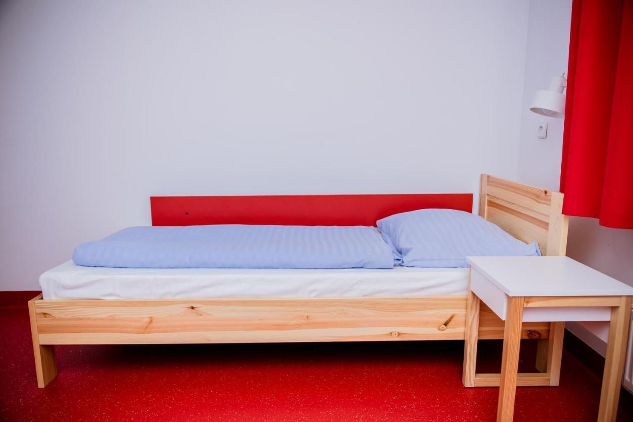Miedzynarodowy Dom Spotkan Mlodziezy W Oswiecimiu Buitenkant foto