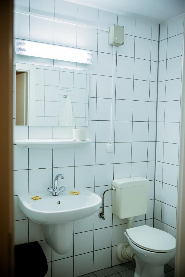 Miedzynarodowy Dom Spotkan Mlodziezy W Oswiecimiu Buitenkant foto