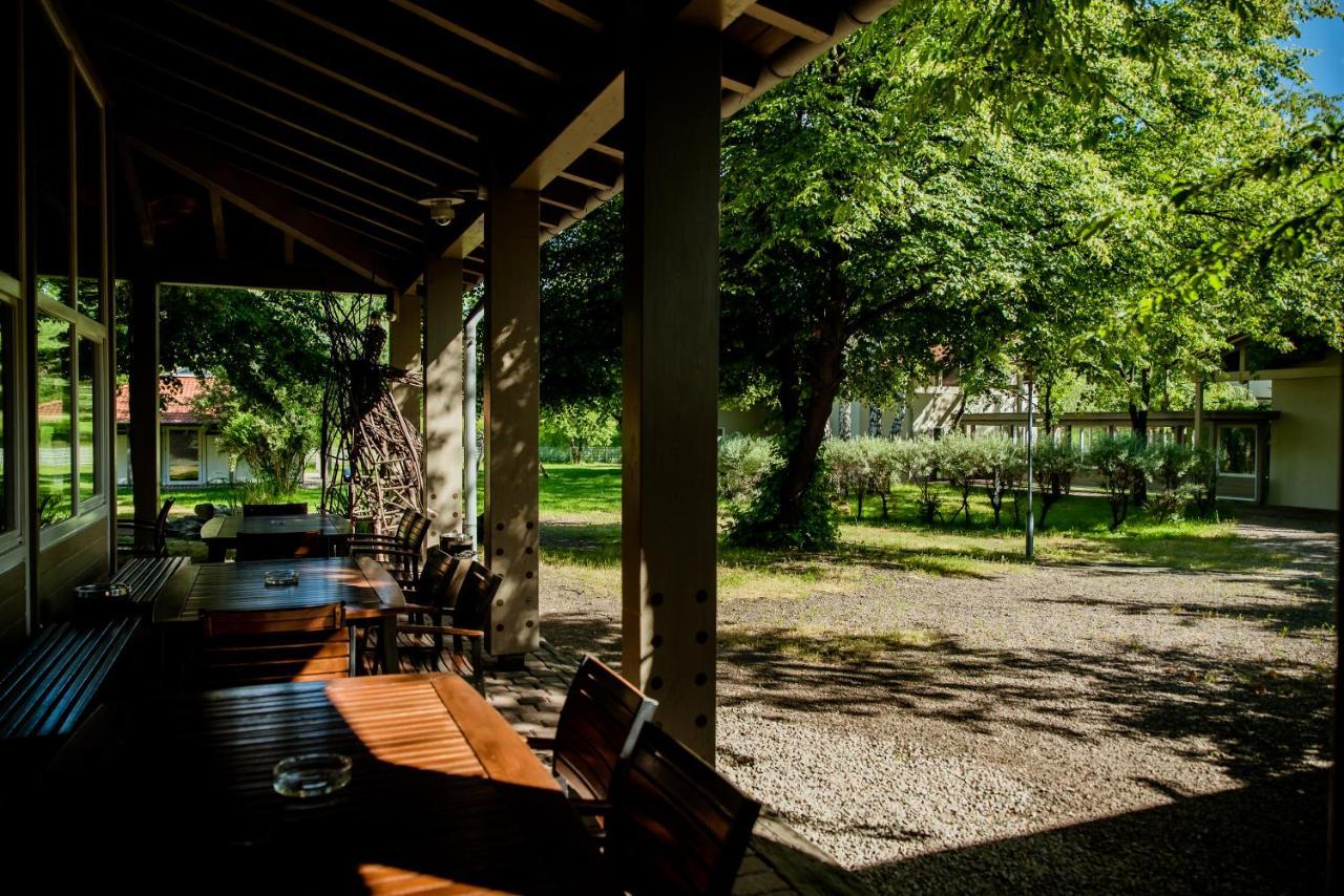 Miedzynarodowy Dom Spotkan Mlodziezy W Oswiecimiu Buitenkant foto