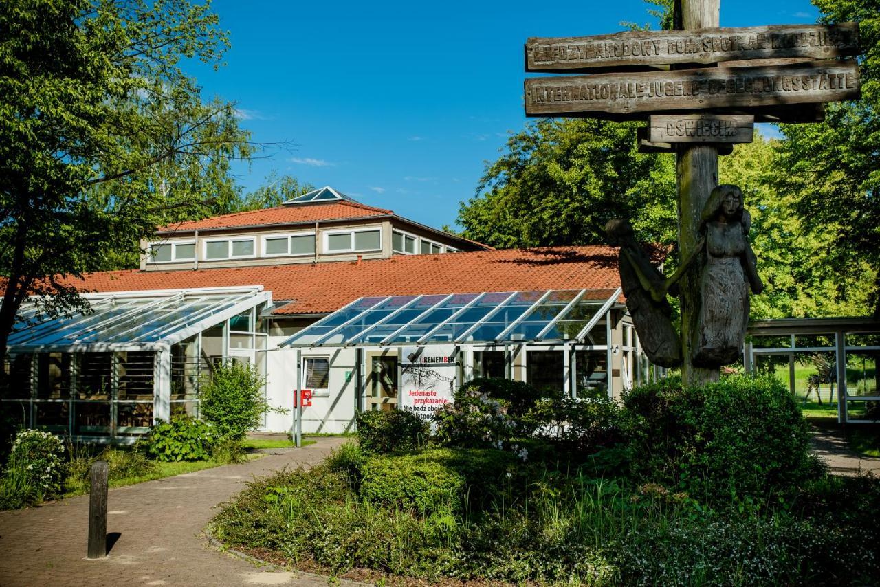 Miedzynarodowy Dom Spotkan Mlodziezy W Oswiecimiu Buitenkant foto
