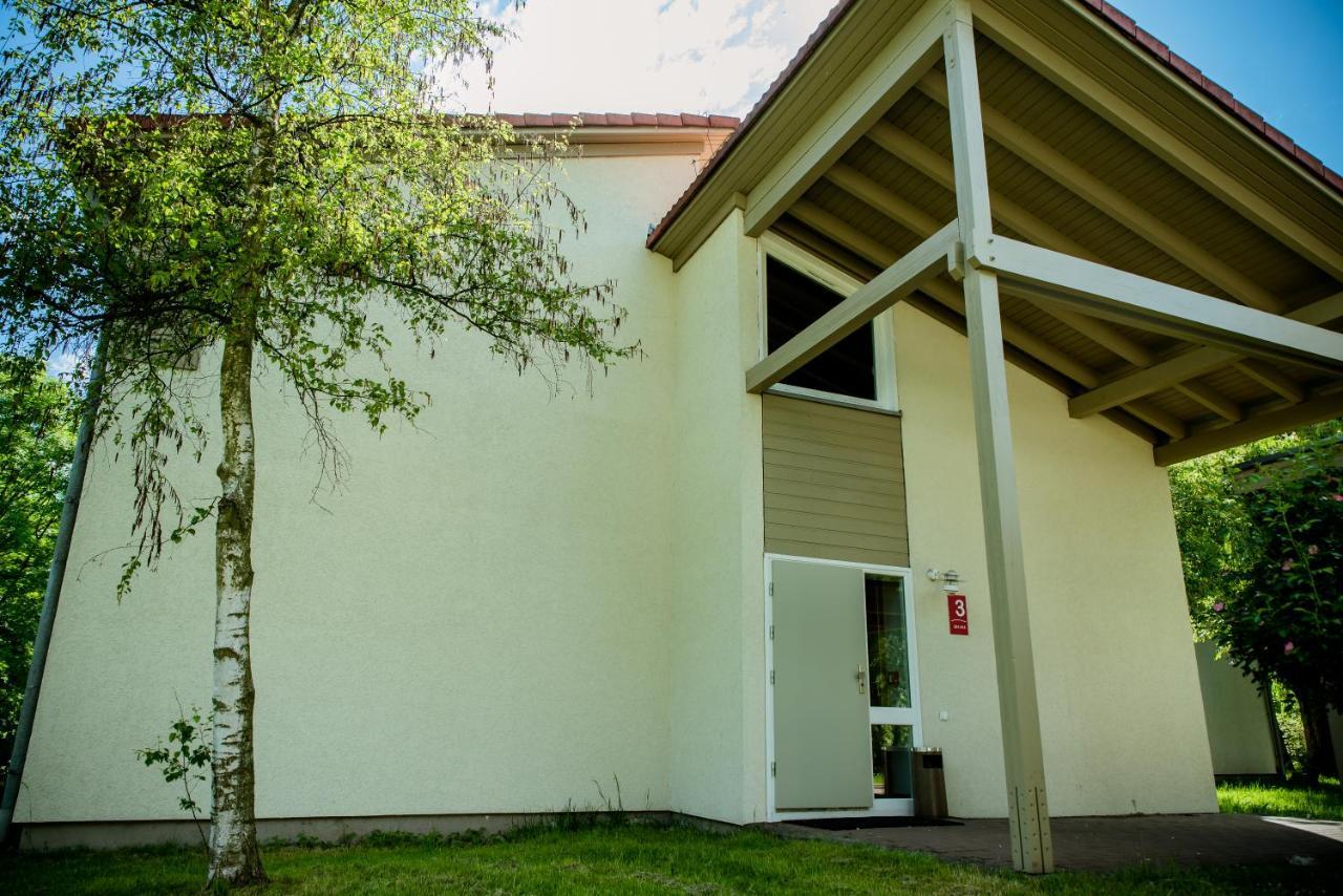 Miedzynarodowy Dom Spotkan Mlodziezy W Oswiecimiu Buitenkant foto