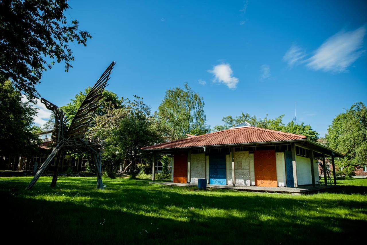 Miedzynarodowy Dom Spotkan Mlodziezy W Oswiecimiu Buitenkant foto