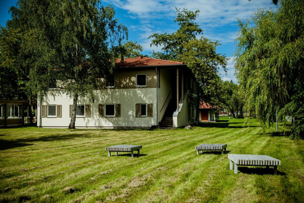 Miedzynarodowy Dom Spotkan Mlodziezy W Oswiecimiu Buitenkant foto