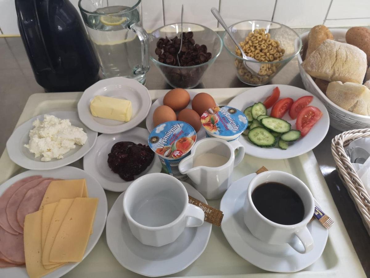 Miedzynarodowy Dom Spotkan Mlodziezy W Oswiecimiu Buitenkant foto